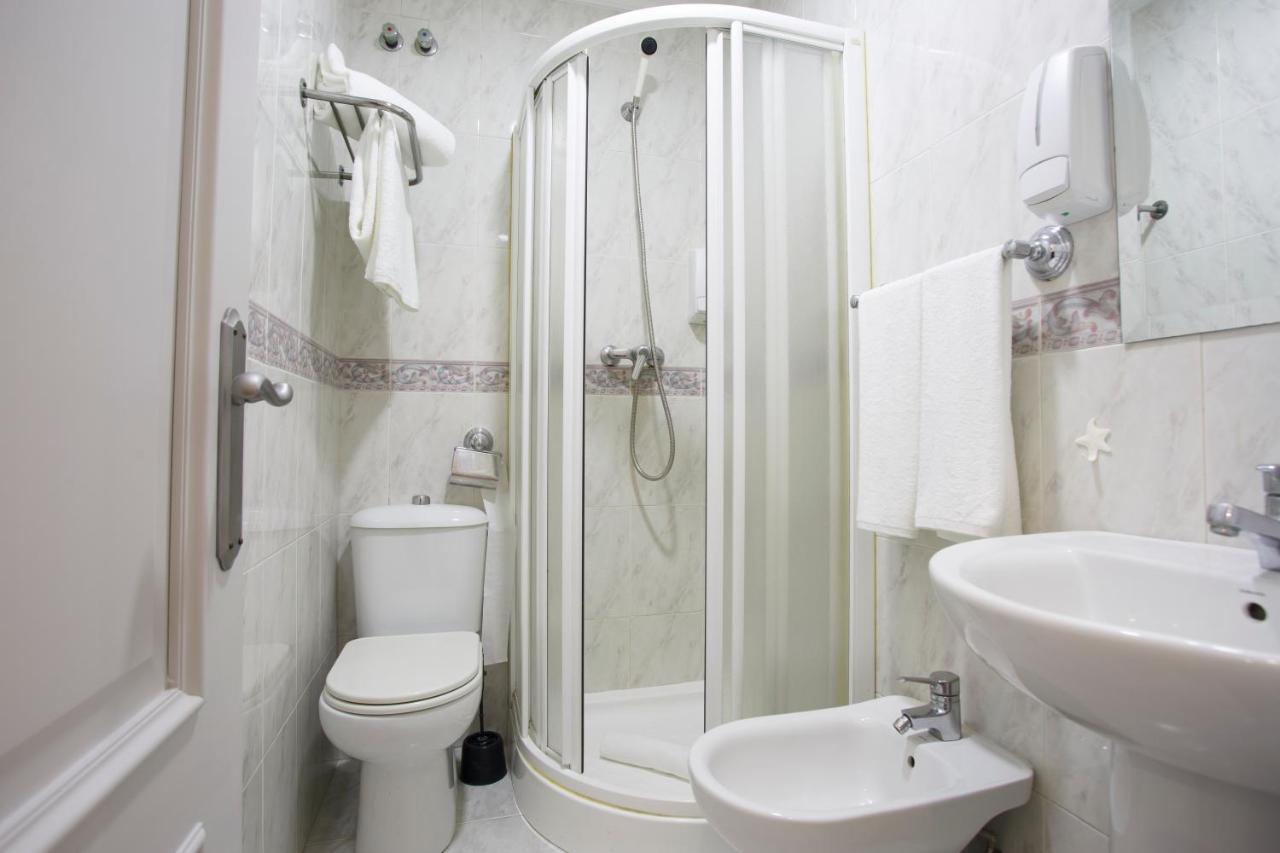 Hostal Costa Coruna Luaran gambar